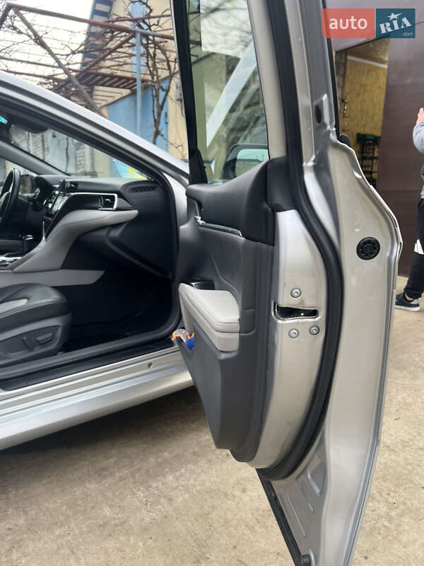 Седан Toyota Camry 2017 в Южноукраїнську