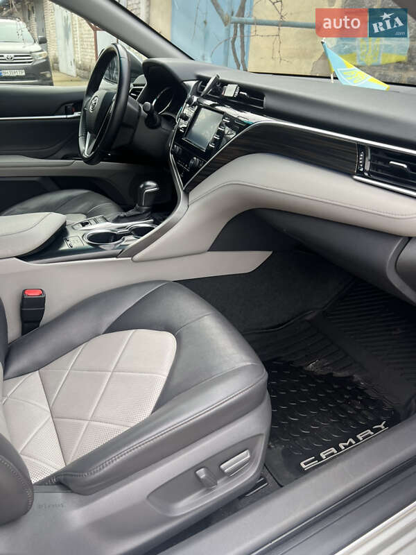 Седан Toyota Camry 2017 в Южноукраїнську