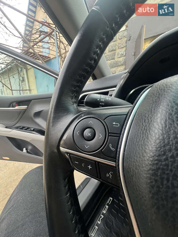 Седан Toyota Camry 2017 в Южноукраїнську