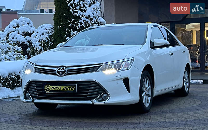 Седан Toyota Camry 2017 в Львове