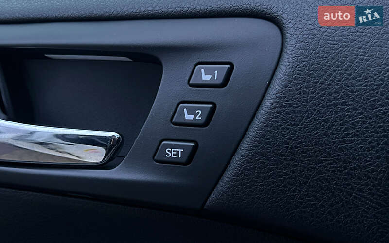 Седан Toyota Camry 2017 в Львове