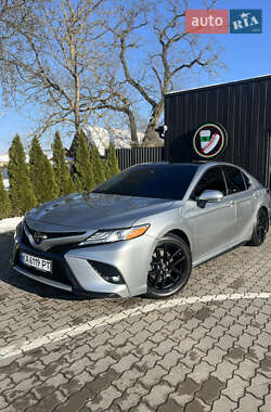 Седан Toyota Camry 2019 в Львове