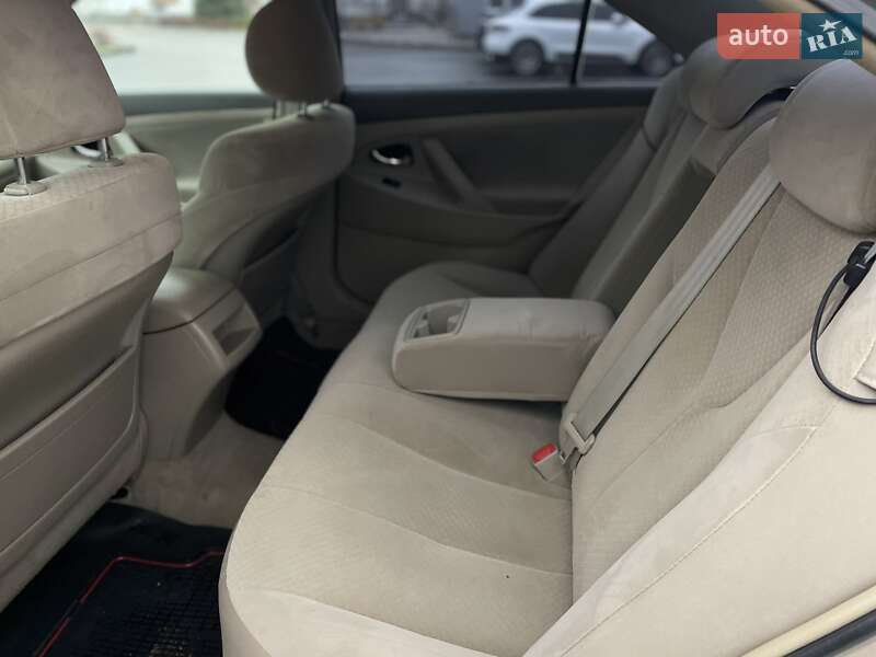 Седан Toyota Camry 2007 в Днепре