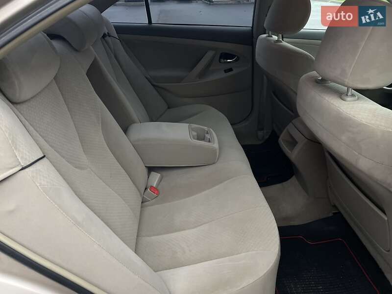 Седан Toyota Camry 2007 в Днепре