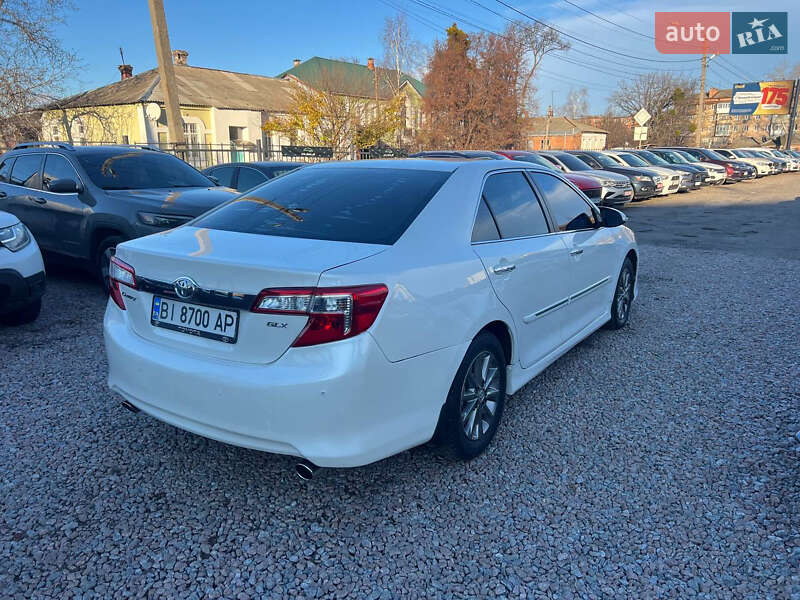 Седан Toyota Camry 2012 в Полтаве