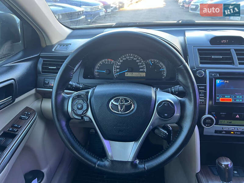 Седан Toyota Camry 2012 в Полтаве