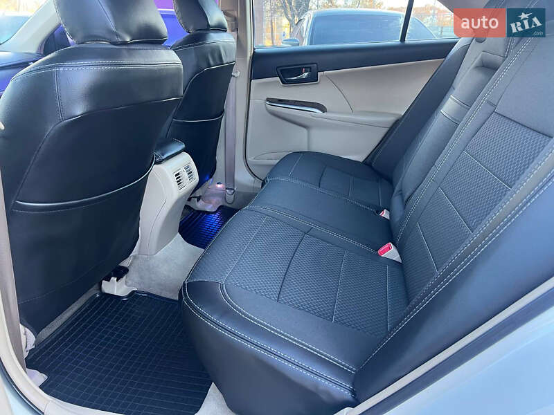 Седан Toyota Camry 2012 в Полтаве