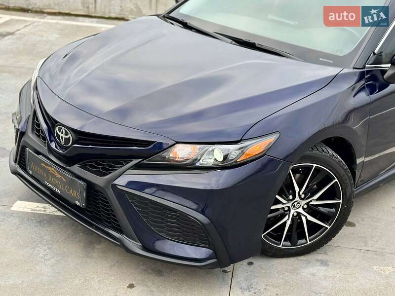 Седан Toyota Camry 2020 в Киеве