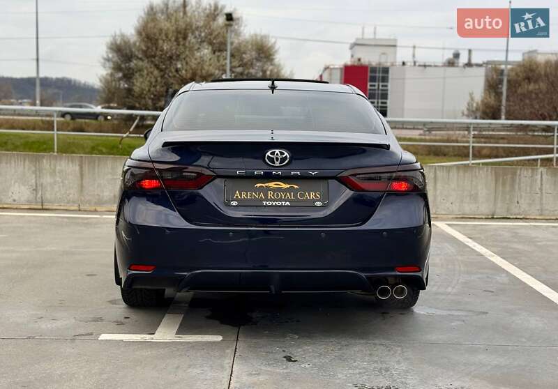 Седан Toyota Camry 2020 в Киеве