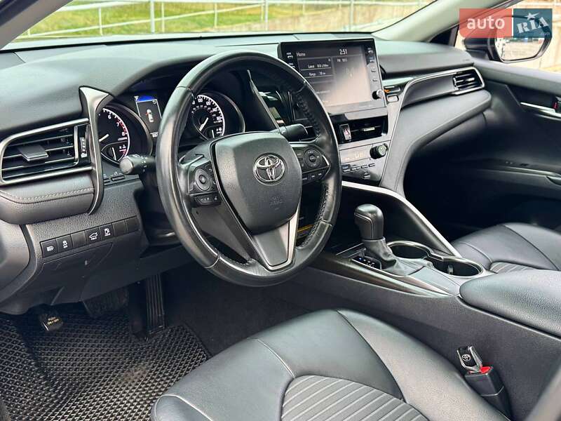 Седан Toyota Camry 2020 в Киеве