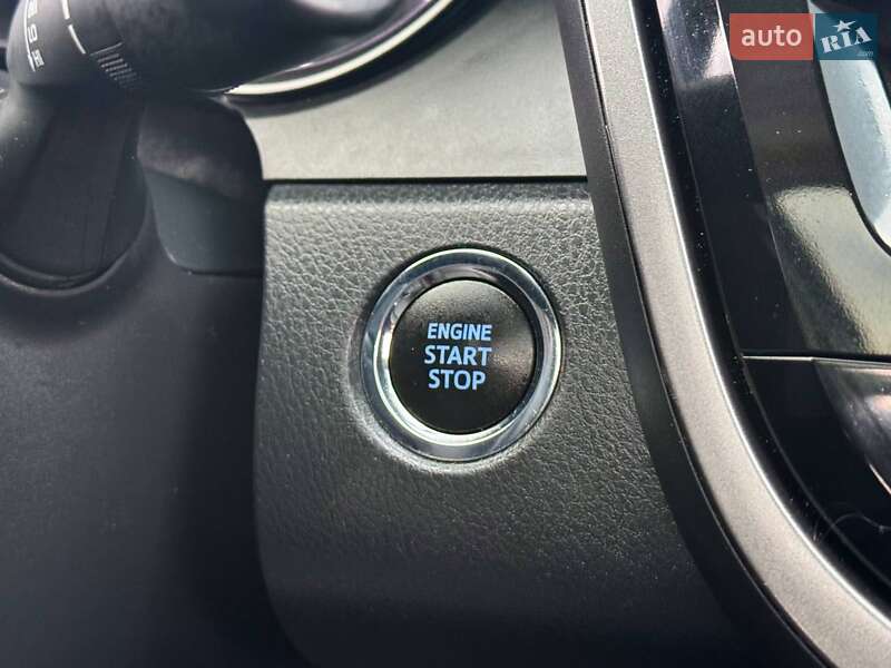 Седан Toyota Camry 2020 в Киеве