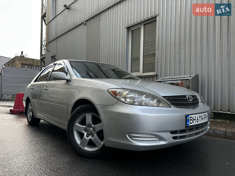 Седан Toyota Camry 2004 в Киеве