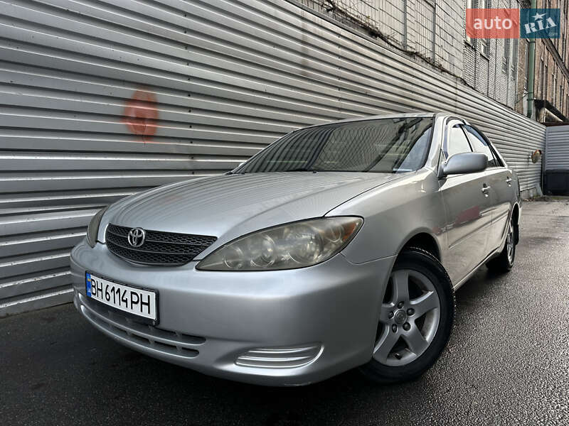Седан Toyota Camry 2004 в Киеве