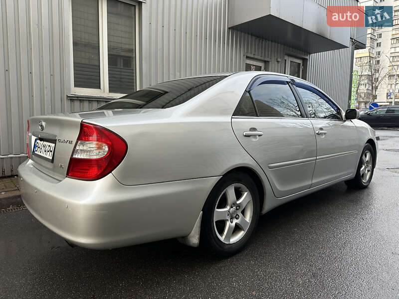 Седан Toyota Camry 2004 в Киеве
