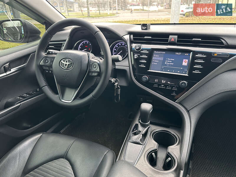 Седан Toyota Camry 2018 в Кременчуге