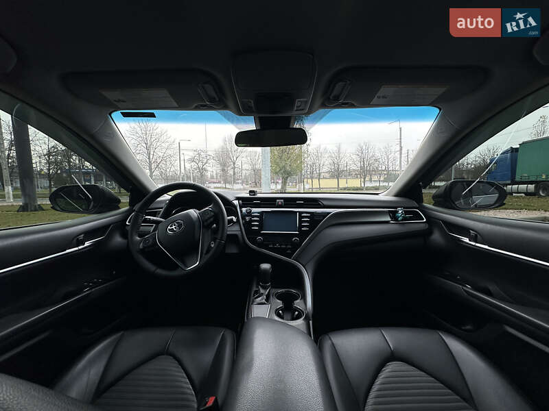 Седан Toyota Camry 2018 в Кременчуге