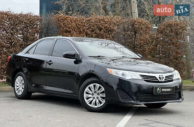 Седан Toyota Camry 2013 в Києві
