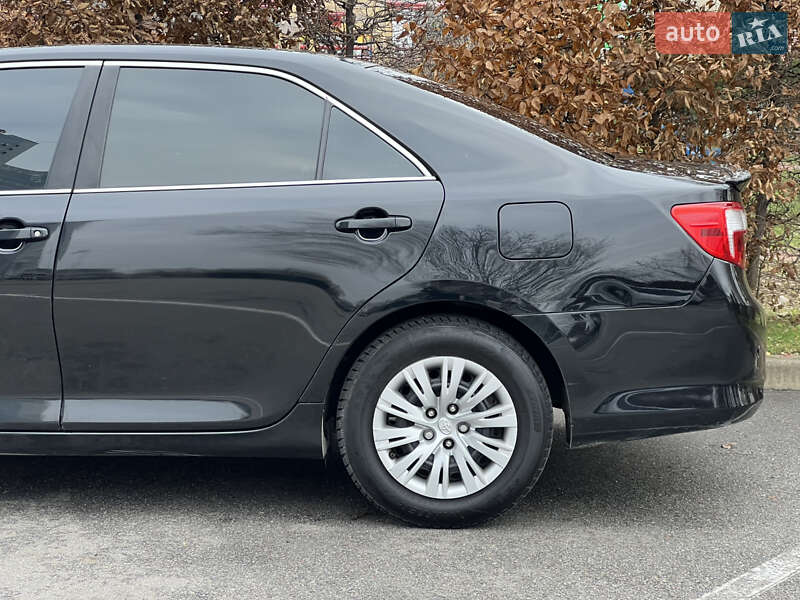 Седан Toyota Camry 2013 в Киеве
