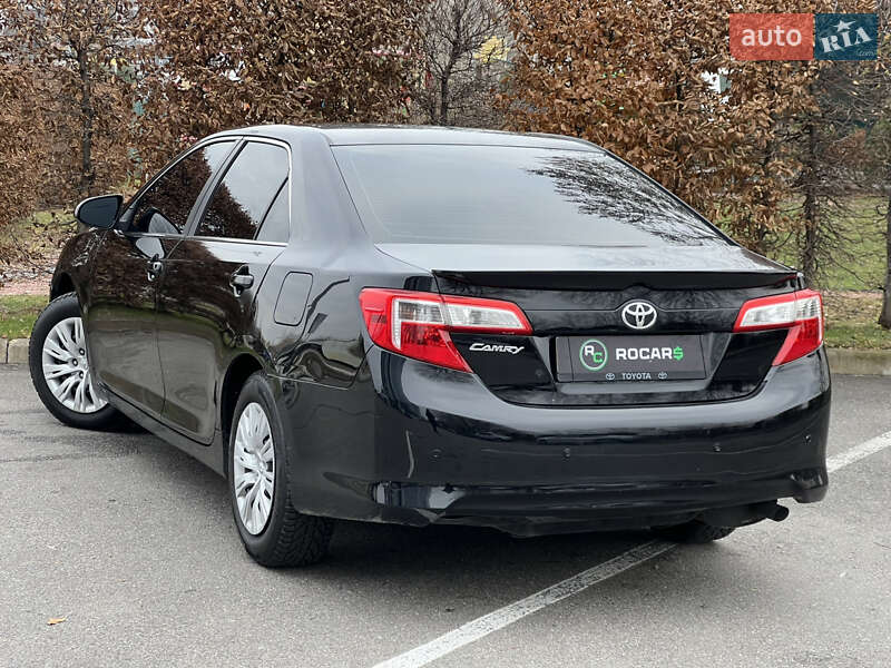 Седан Toyota Camry 2013 в Киеве