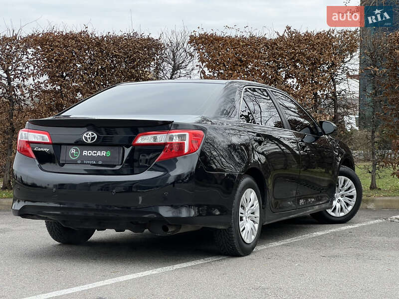 Седан Toyota Camry 2013 в Киеве