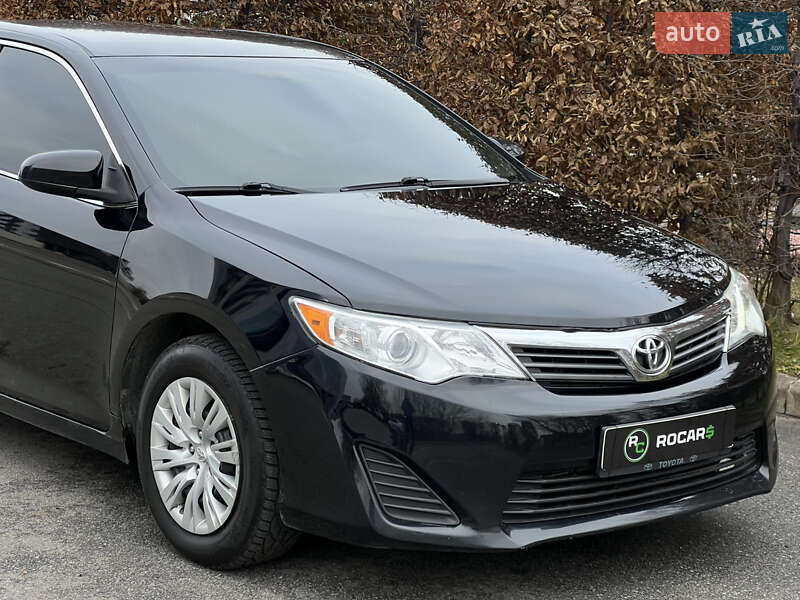 Седан Toyota Camry 2013 в Киеве