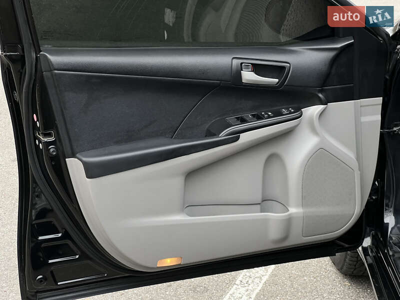 Седан Toyota Camry 2013 в Киеве