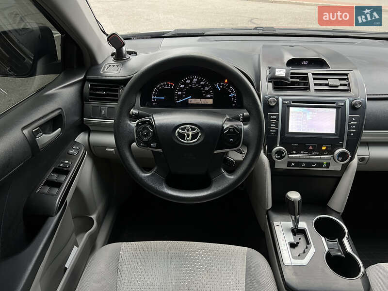 Седан Toyota Camry 2013 в Киеве