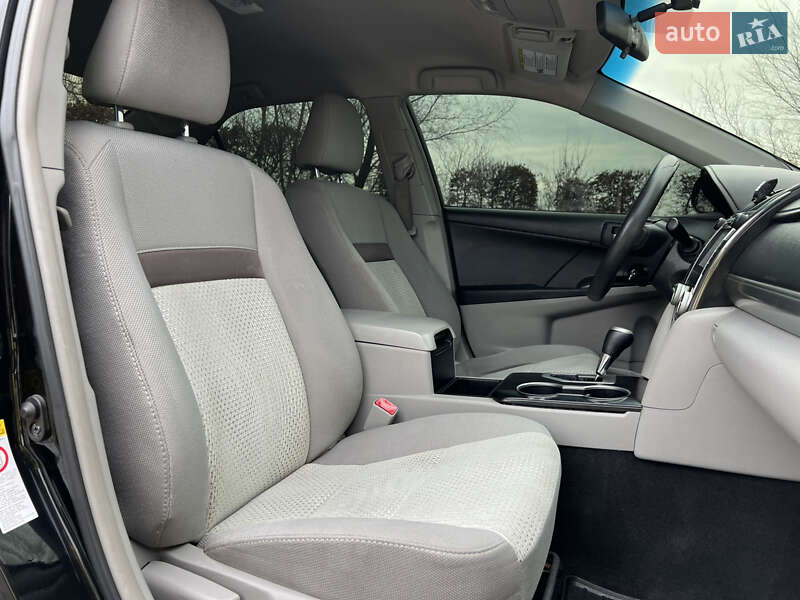 Седан Toyota Camry 2013 в Киеве