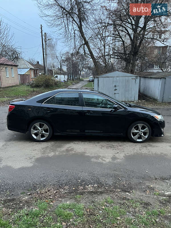Седан Toyota Camry 2013 в Харькове