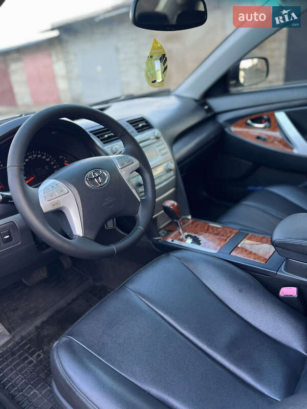 Седан Toyota Camry 2006 в Кривом Роге