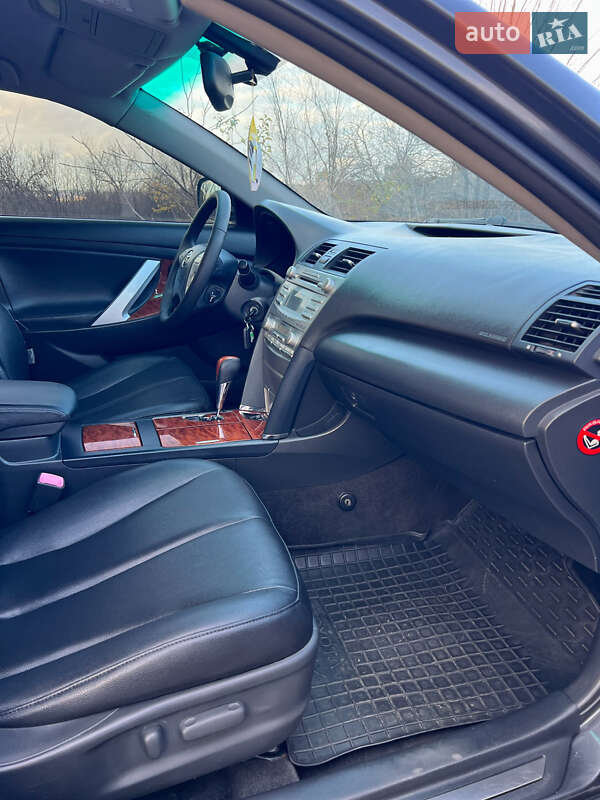 Седан Toyota Camry 2006 в Кривом Роге