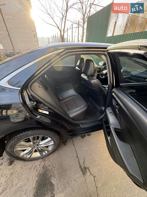 Седан Toyota Camry 2015 в Киеве