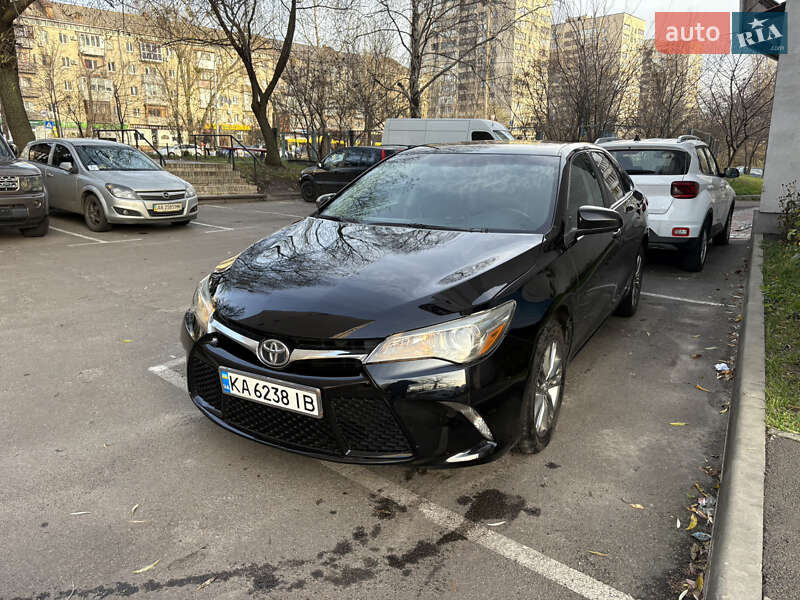 Седан Toyota Camry 2015 в Киеве