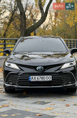 Седан Toyota Camry 2022 в Киеве