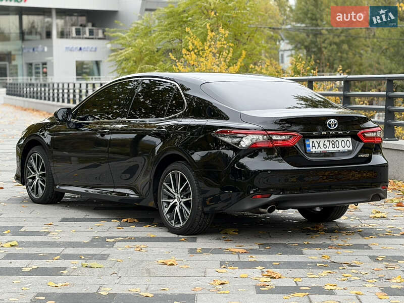 Седан Toyota Camry 2022 в Днепре