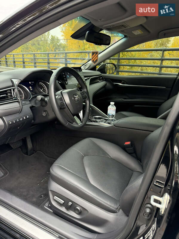 Седан Toyota Camry 2022 в Днепре
