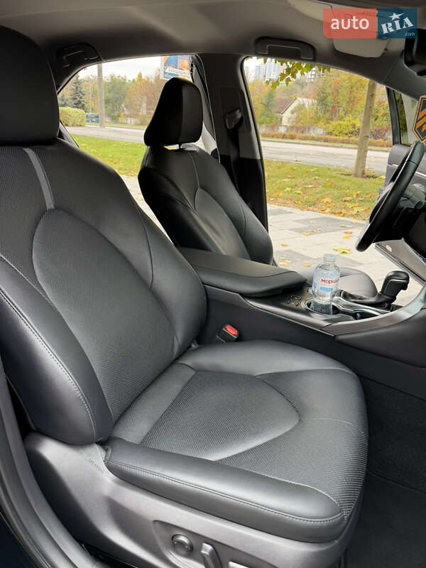 Седан Toyota Camry 2022 в Днепре