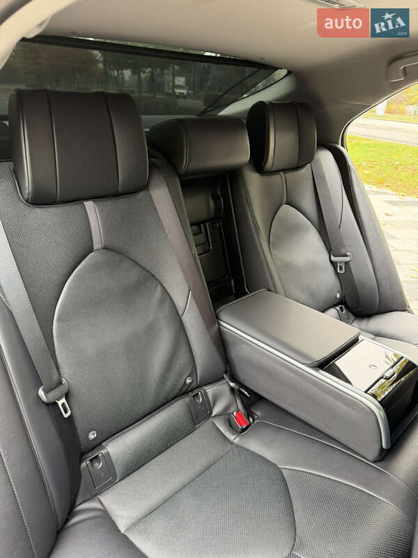 Седан Toyota Camry 2022 в Днепре