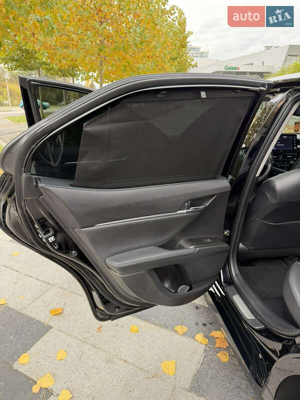 Седан Toyota Camry 2022 в Днепре