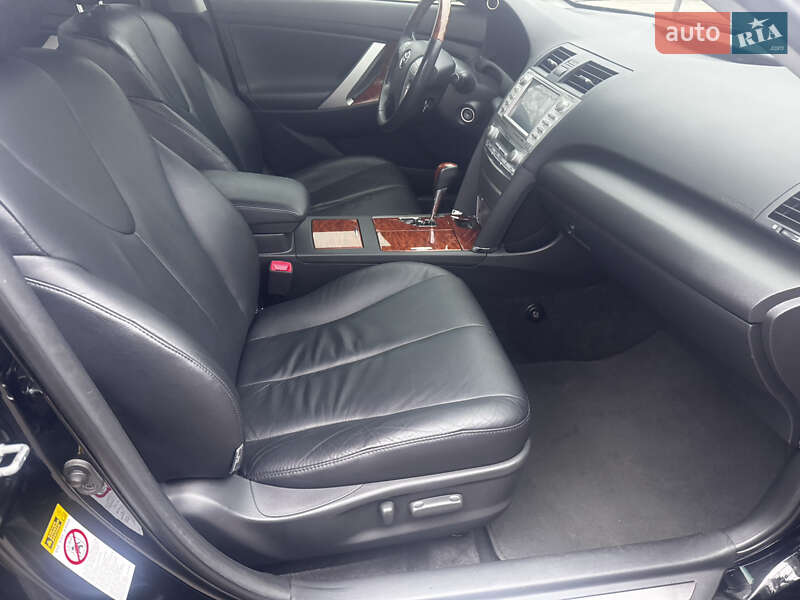 Седан Toyota Camry 2008 в Обухове