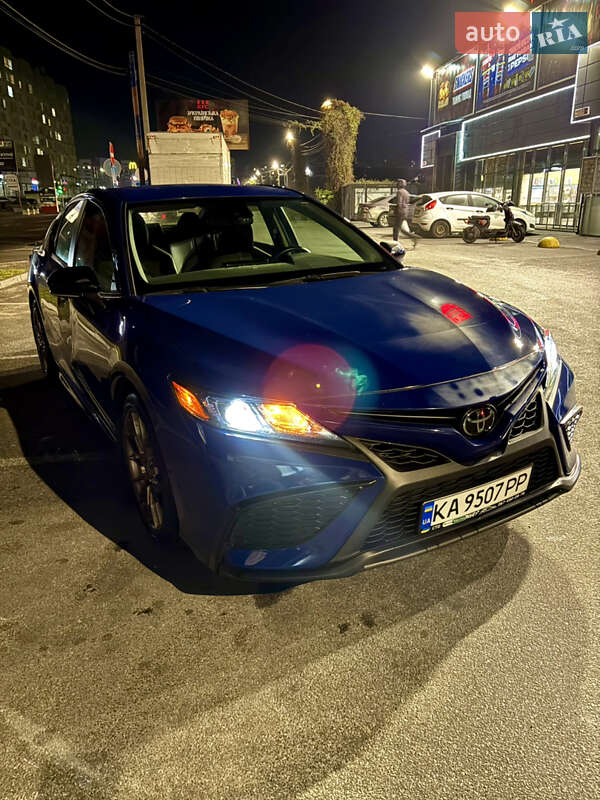 Седан Toyota Camry 2023 в Киеве