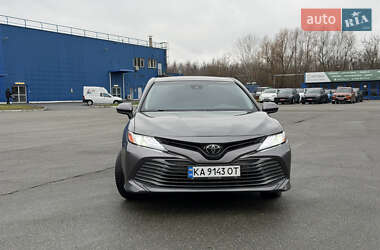 Седан Toyota Camry 2017 в Києві