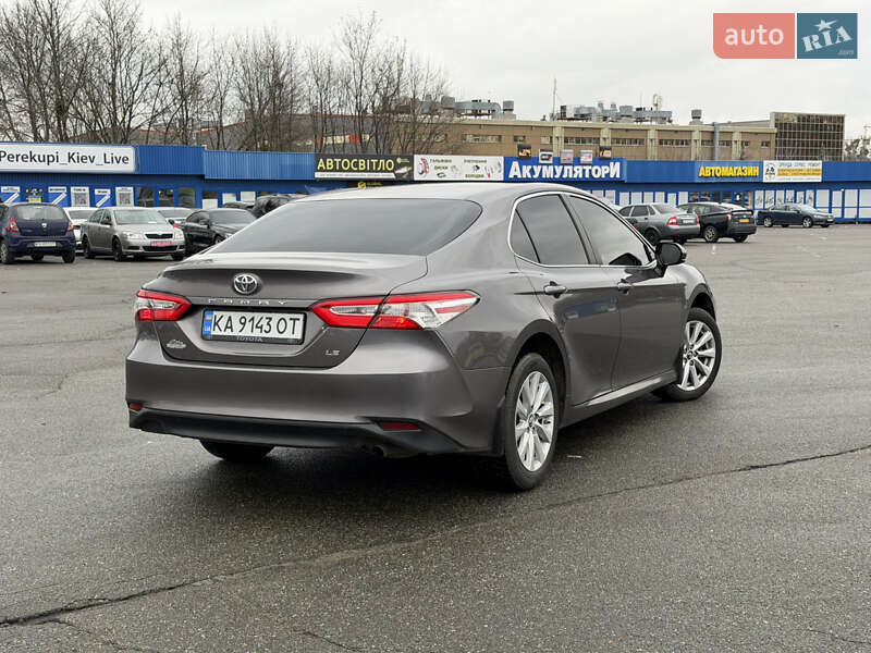 Седан Toyota Camry 2017 в Киеве