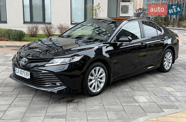 Седан Toyota Camry 2020 в Києві