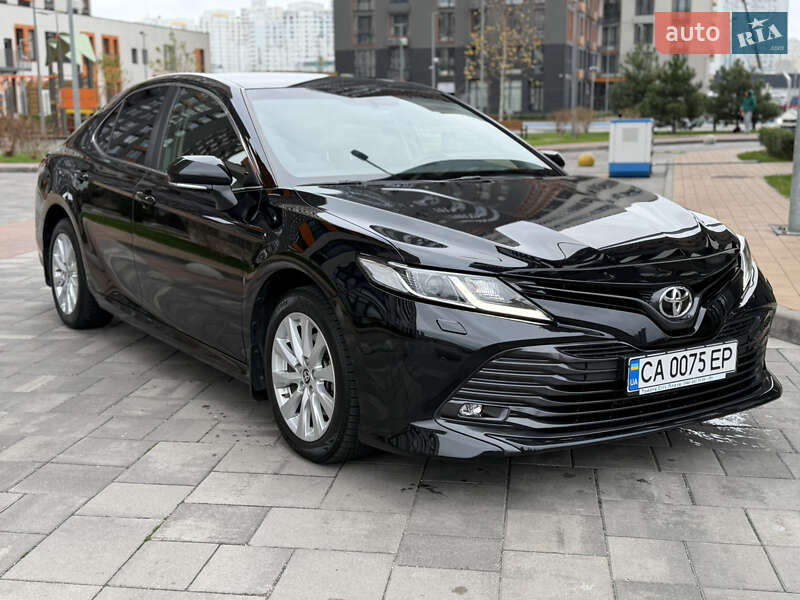 Седан Toyota Camry 2020 в Киеве