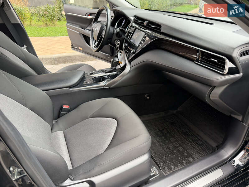Седан Toyota Camry 2020 в Киеве