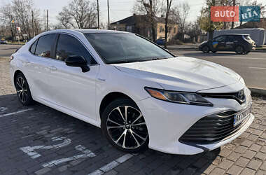 Седан Toyota Camry 2019 в Харькове