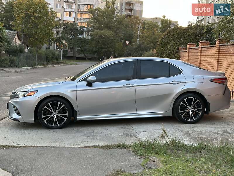 Седан Toyota Camry 2018 в Одессе