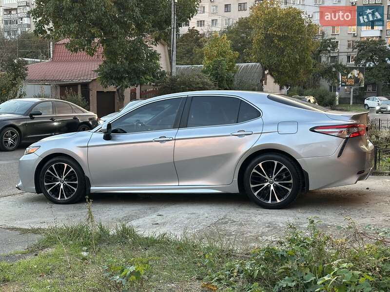 Седан Toyota Camry 2018 в Одессе