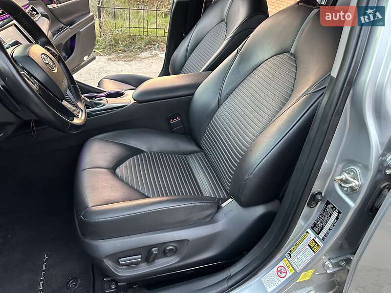 Седан Toyota Camry 2018 в Одессе